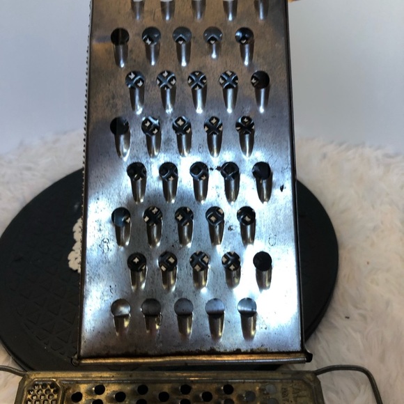 Set of Vintage Graters Box Grater and Flat Grater - Picture 7 of 16